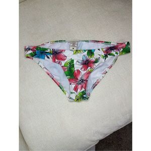 ✨3/$10✨ 2010’s Mudd White Bikini Bottoms with Pink Floral & Green Leaves